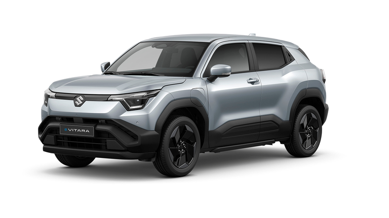 Ein Suzuki e VITARA seitlich fotografiert.