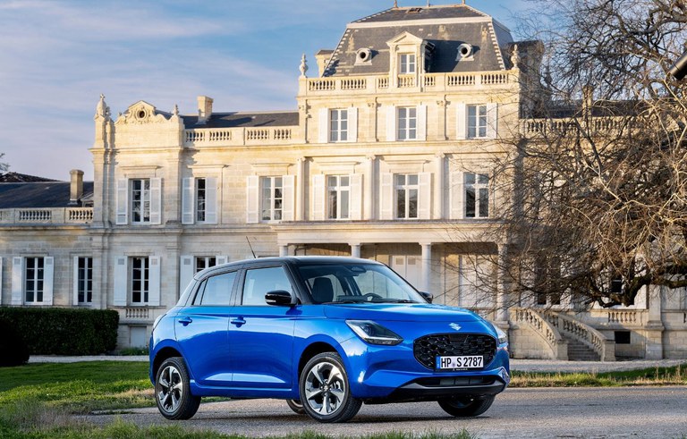Swift-Autozeitung.jpg Der Suzuki Swift vor einr fürstlichen Kulisse