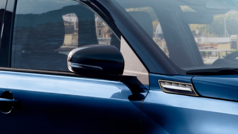 vitara-aussenspiegel-blue.jpg Der Vitara Außenspiegel