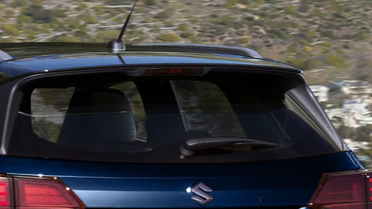 vitara-dachkantenspoiler.jpg Der Dachkantenspoiler des Suzuki Vitara