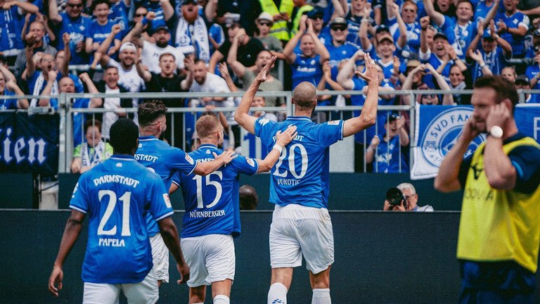 fans_svdarmstadt98.jpg Die Fans von Darmstadt 98